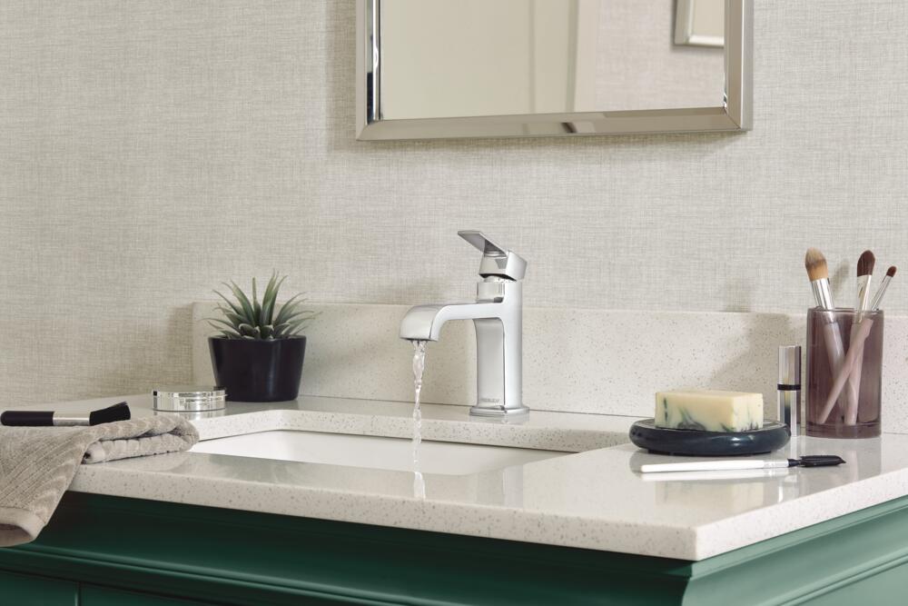 New EZRA™ Single-Handle Curve Spout